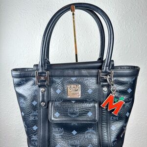 MCM VISETOS TOTE BLACK BAG/CHARM LOGO